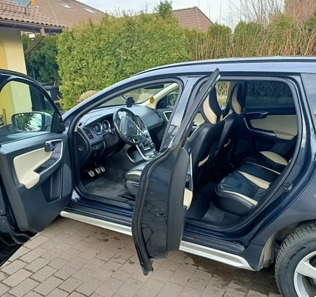 Volvo XC 60 cena 45000 przebieg: 338000, rok produkcji 2011 z Tuszyn małe 436